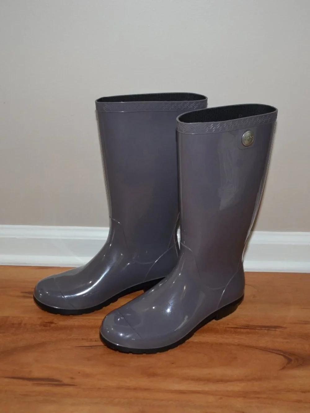 Ugg Dusty Lavender Glossy Pull on Waterproof Rubber Tall Rain Boots, sz 8